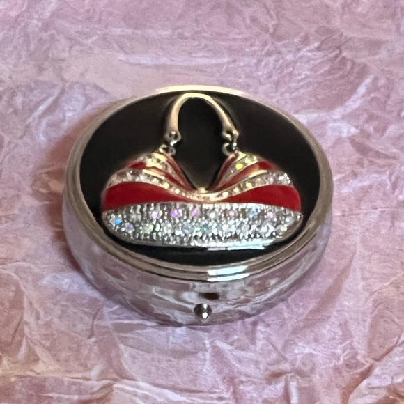 Round Decorative Pill Case/Box - Picture 2 of 5